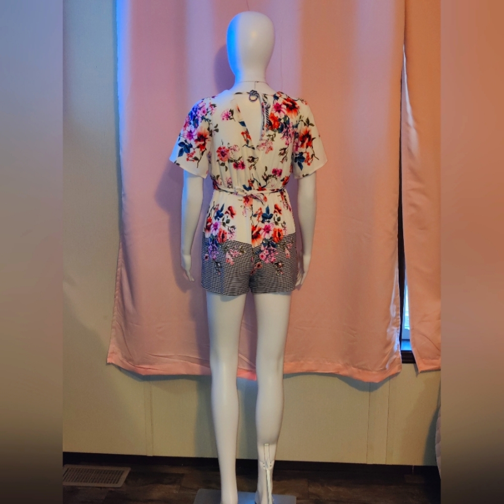 ***14/16 Short Jumpsuit (Large Girls) - Picture 2 of 5